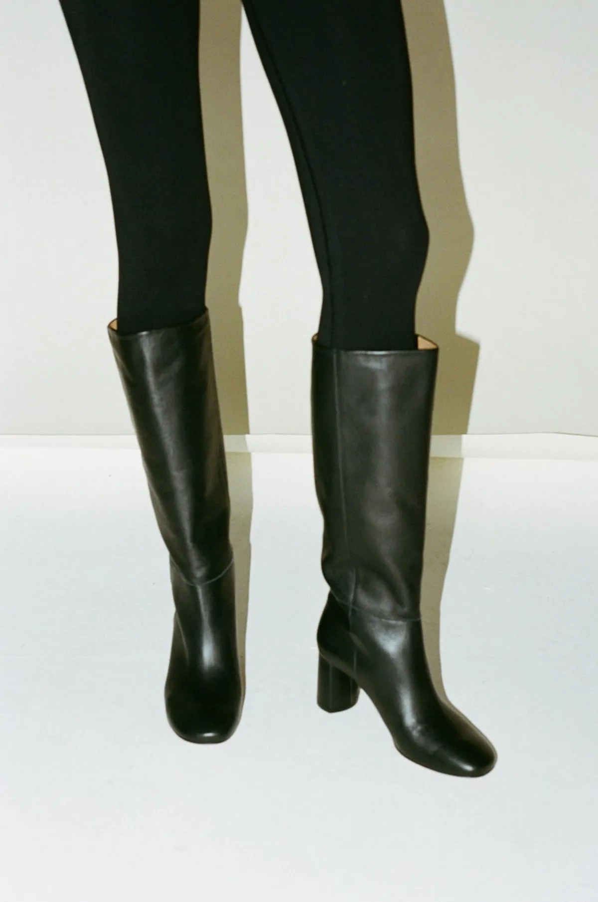 Donna Knee High Boots - Black