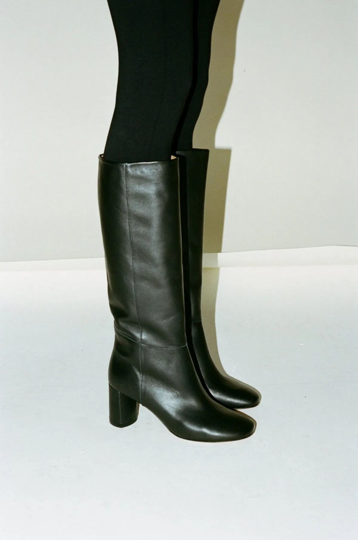 Donna Knee High Boots - Black