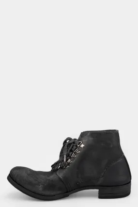 Low laced ankle boots